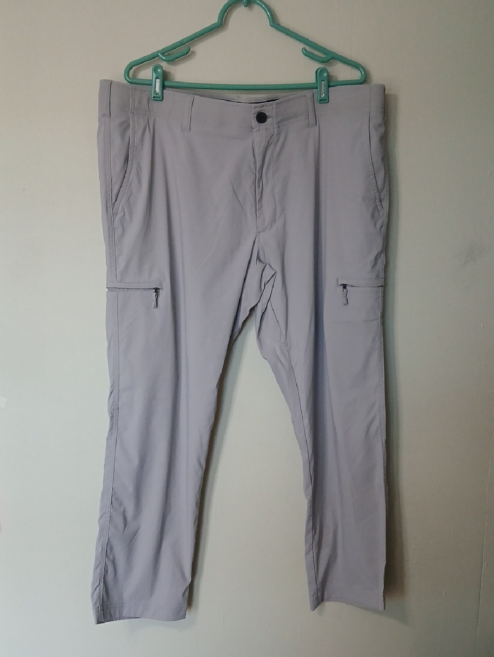 Haggar Light Gray Men's Pants with Zip Pockets Size 40 X 29